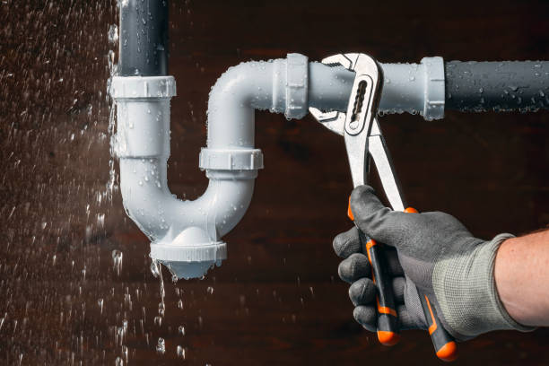 Professional Leak Detection technician working in Commiskey, IN